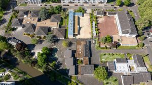 Le groupe scolaire Rimbaud-Giraudoux a Tours mercredi 30 avril 2025. Crédits : perspective d’ensemble hauteur 3D © DripMoon / vue drone aérienne en PJ du mail © Ville de Tours – F. Lafite / visuels 3D © Atelier RVL