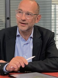 Le bâtiment sur une nouvelle voie